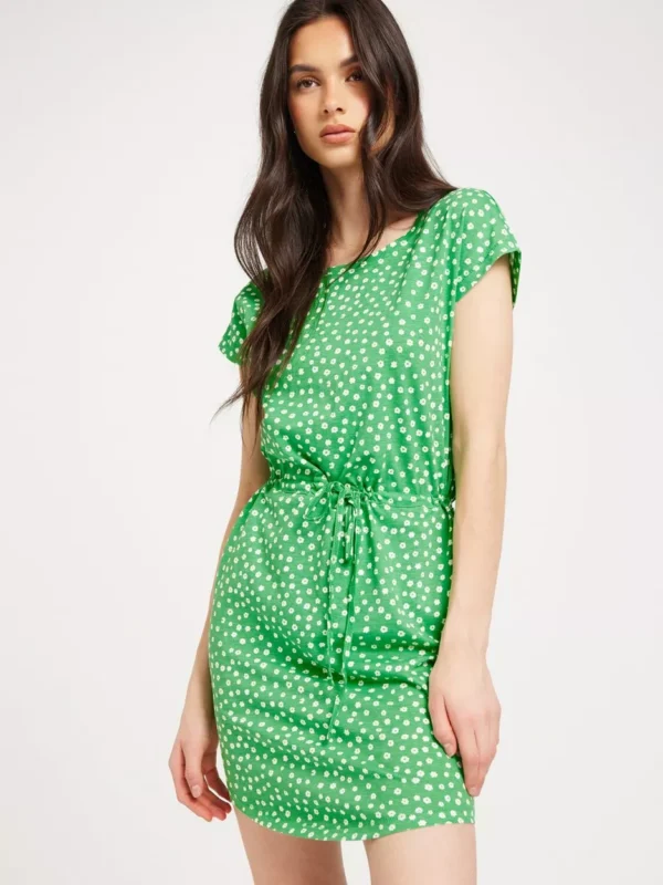 Only - Korte kjoler - Kelly Green Lea Flower - Onlmay S/S Dress Noos - Kjoler